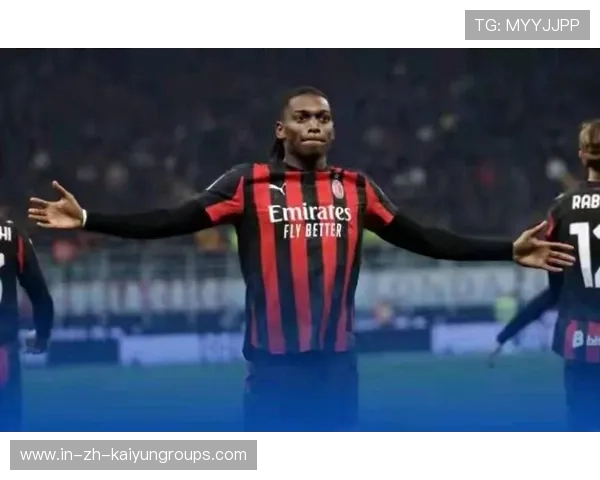 AC米兰快速推进连击奏效，莱奥连过两人后劲射中柱